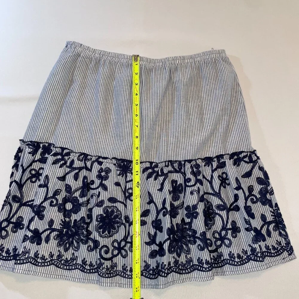 Melissa Paige Women's Skirt Blue and White with Embroidered Flower Size Petite M